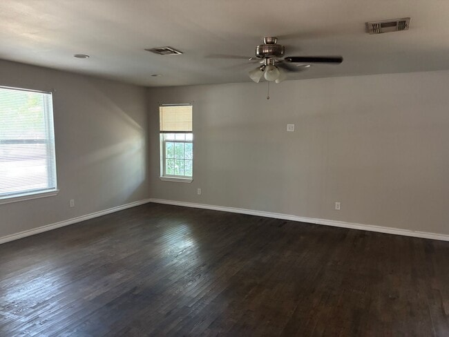 Photo - 4/2 in Convenient Denison Location Near Morton!