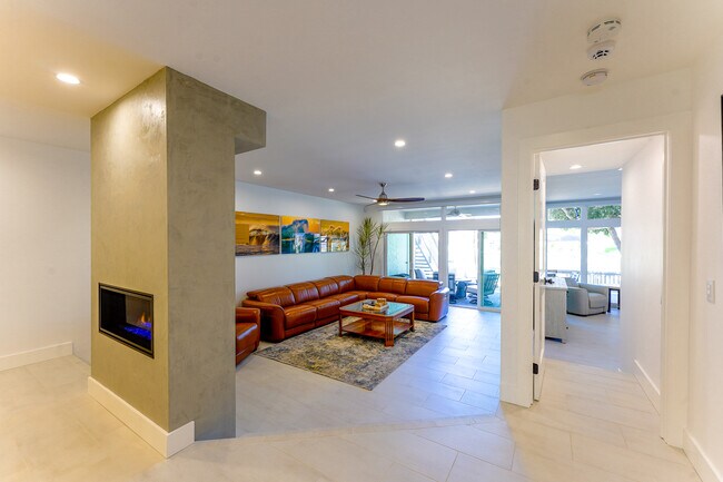 101 Kingston Ct W