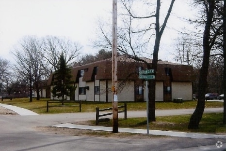 Photo - Oakwood Estates Apartments