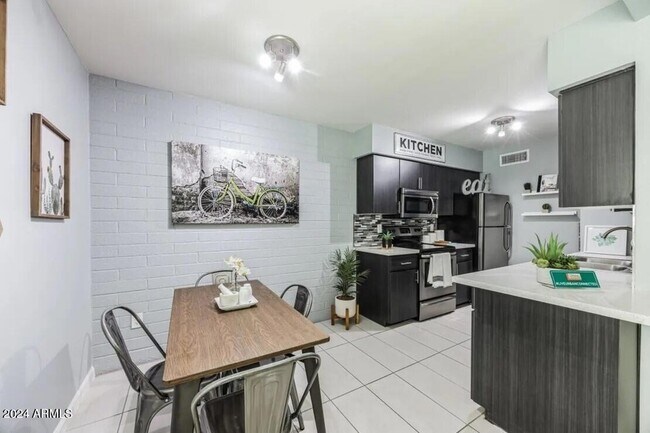 Photo - 1220 N 44th St Unit 2