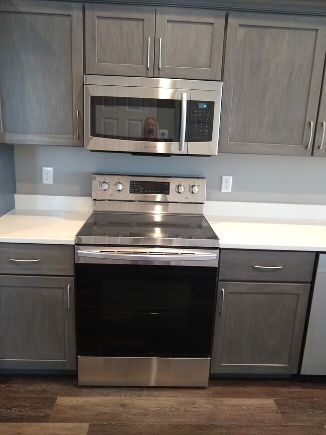 overhead microwave - 1204 7th Ave Unit 201