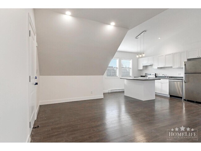 Photo - 3376-3232 232 St