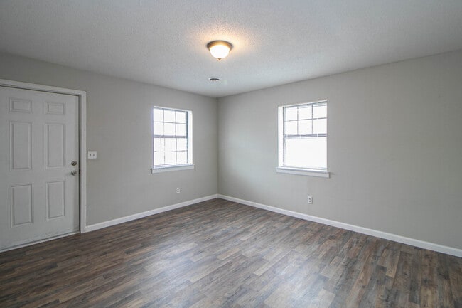 Photo - 14-414 Thompsonville Ln