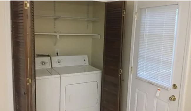 Washer and dryer in unit - 4354 Coopers Creek Dr SE