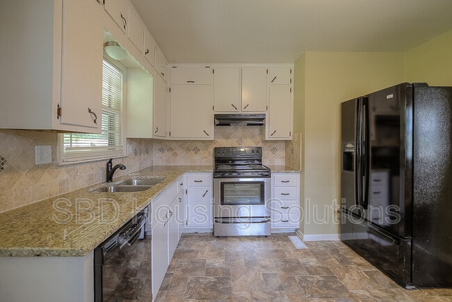 Photo - 1233 Dickinson Rd