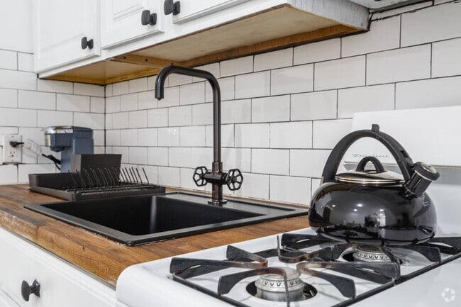 Building Photo - 212 19th St Unit 212 19th Street Lower Rental
