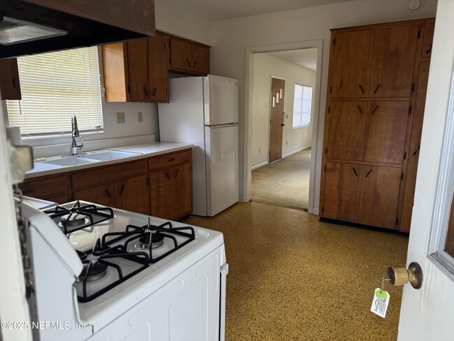 Photo - 1494 Bessent Rd