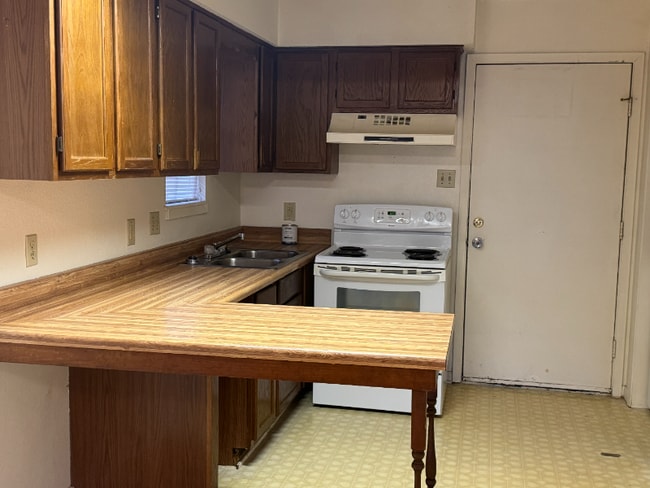 Photo - 1611 W Elm St