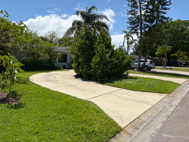 Entrada circular - 262 43rd Ave NE