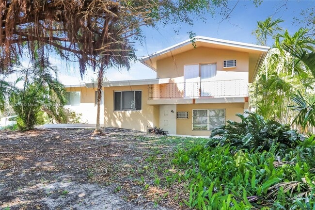 Photo - 445 NE 20th St