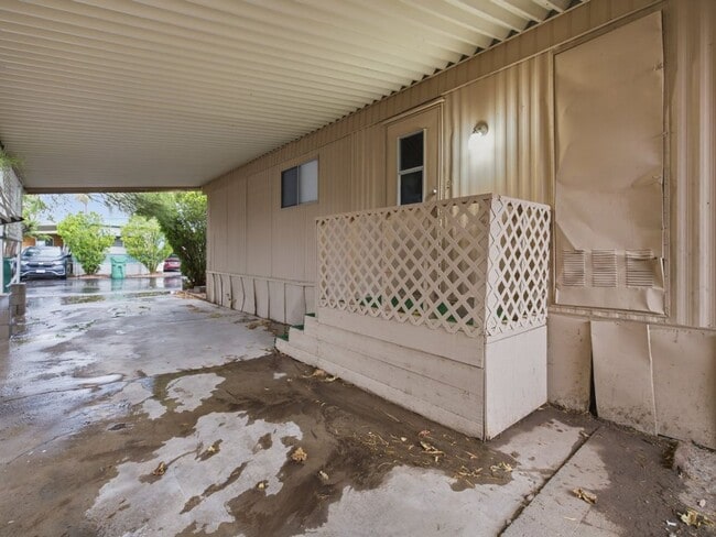 Photo - 3 Bedroom 2 Bathroom With community Pool!