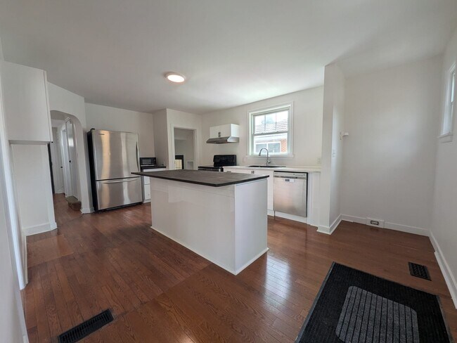 Photo - 281 Dufferin Ave Unit A