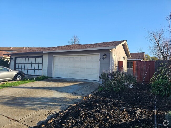 Building Photo - Beautifully Remodeled 3 Bedroom Home in Un...