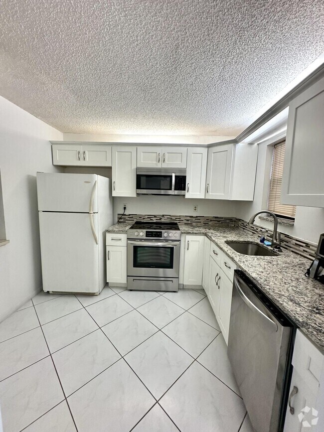 Building Photo - 9370 SW 8th St Unit 209 Rental