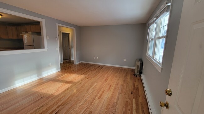 15x12 livingroom - 3 Gordon Pl Unit 1