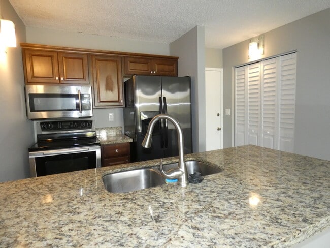 Building Photo - 2701 Riverside Dr Unit 303B