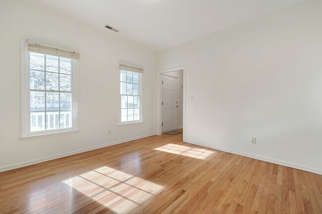 Photo - Renovated 4 bed/2.5 bath in Chapel Hill/Carrboro city school district!