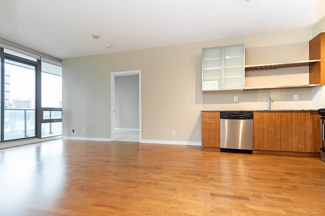 Photo - 33 Lombard St