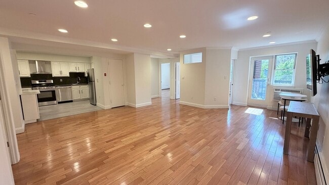 Photo - 83-71 116th St