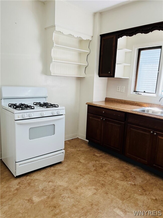 Photo - 37 Abbottsford Pl