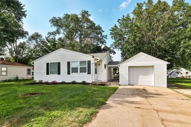 Building Photo - 230 Winona Dr Rental
