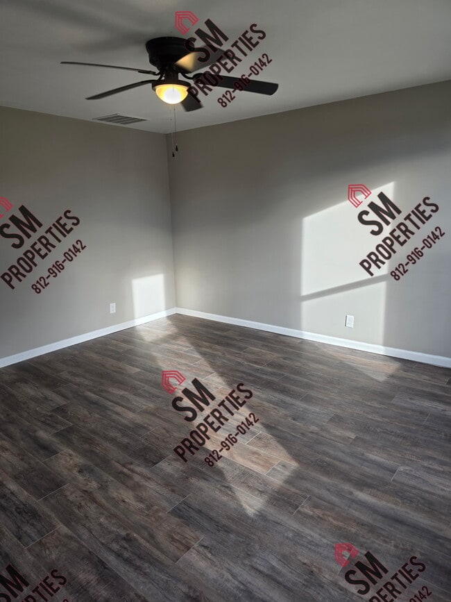 Photo - 1433 Loeb St