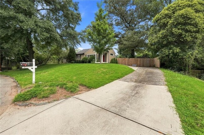 Photo - 1911 Woodland Hills Ave NW