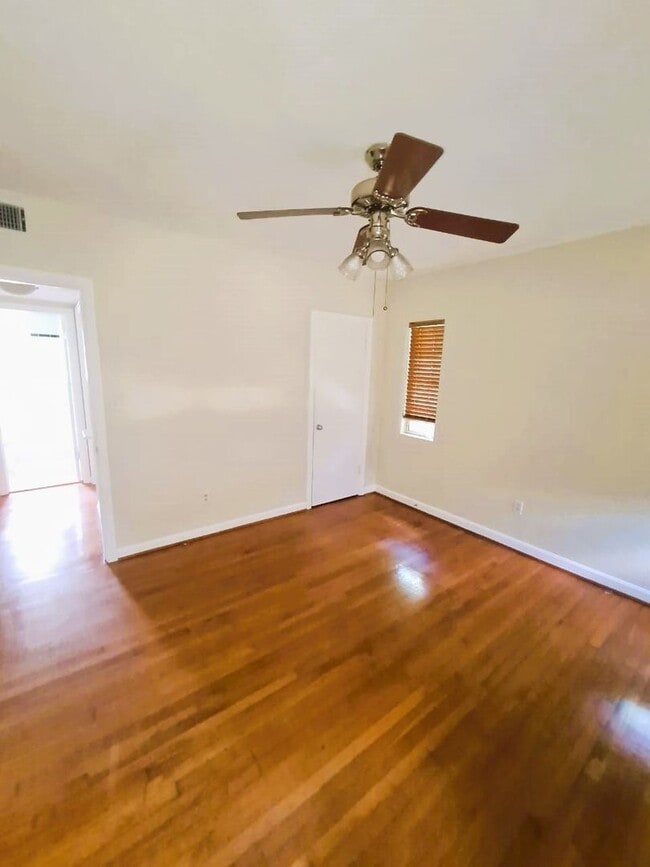 Photo - Spacious 2 bed 1 bath in Beautiful Park Lake /Higland neighborhood Unit 1