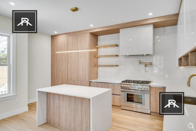 Building Photo - 4 bedroom in Brookline MA 02446 Unit 1 Rental