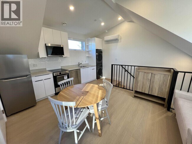 Photo - 5482 Quebec St