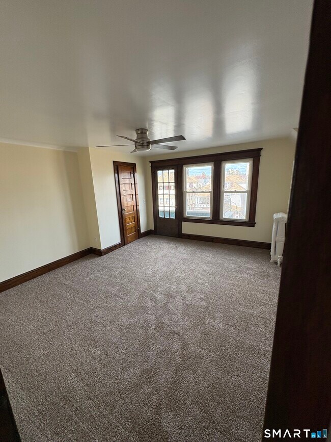 Photo - 689 Maplewood Ave