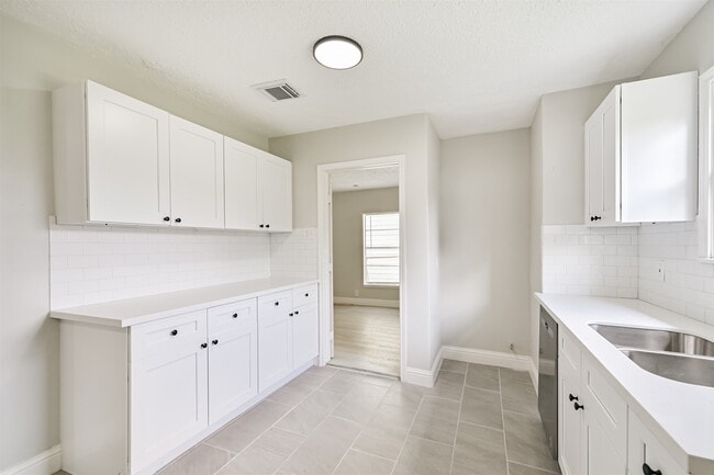 Building Photo - 5007 Northridge Dr