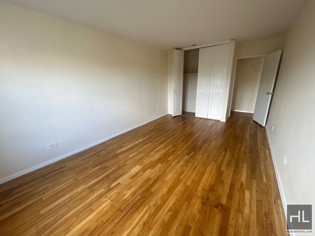 Photo - GRAND CENTRAL PARKWAY Unit 6H