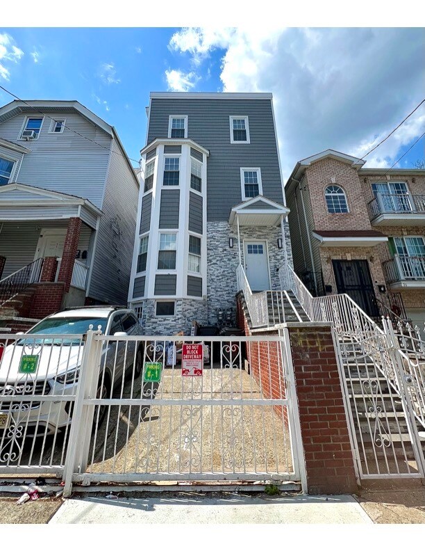 Photo - 218 N 6th St Unit 1