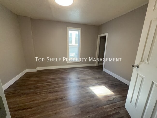 Photo - 915 E Washington Ave