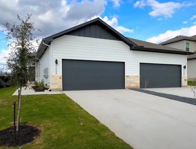 Building Photo - 784 Staglin St