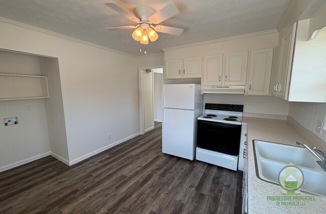 Photo - 111 Fowler Rd