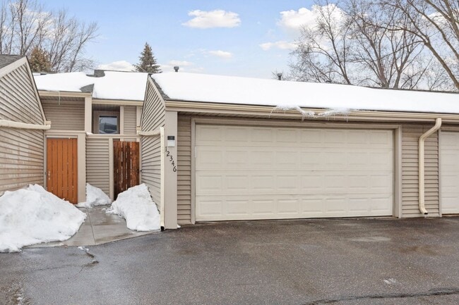 Building Photo - Lovely 4BR 2BA Townhome in Coon Rapids