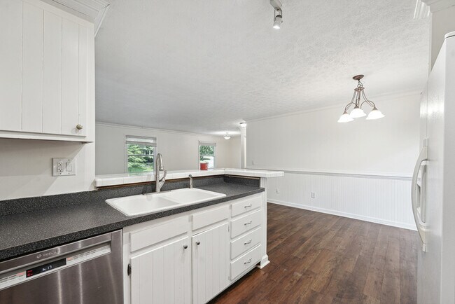 Photo - 2025 Shenandoah Rd