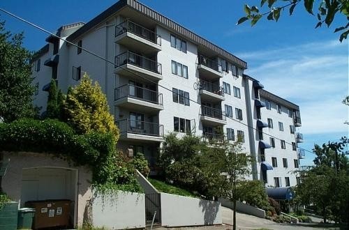 Building Photo - 2 bedroom in Seattle WA 98105 Unit 2 bedroom 2 bathroom Rental