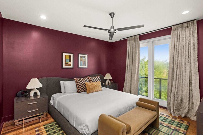 Photo - 770 E Argyle Ave Unit ID1312334P