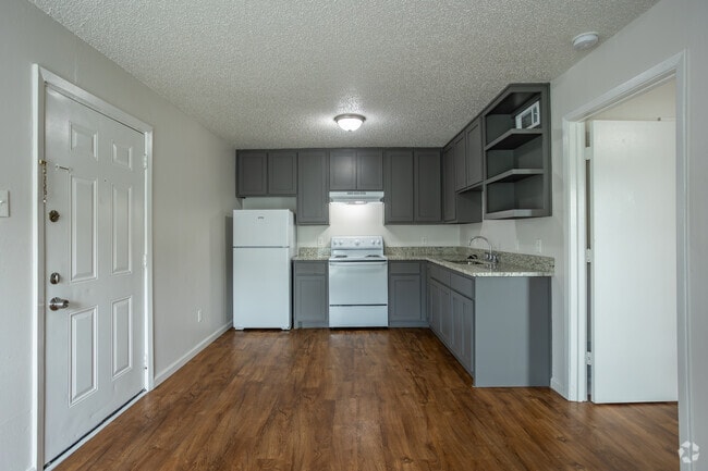 1BR, 1BA - 500SF - Kitchen/Dining Area