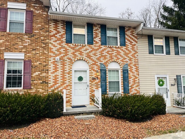 Building Photo - 2 Bedroom, 1.5 Bath Townhouse