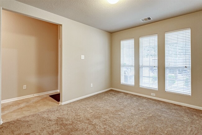 Photo - 10818 Chestnut Path Way