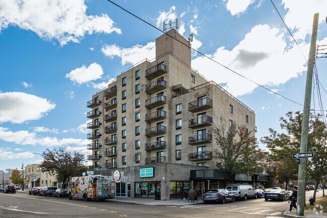 Bayside Plaza - Bayside Plaza Apartments