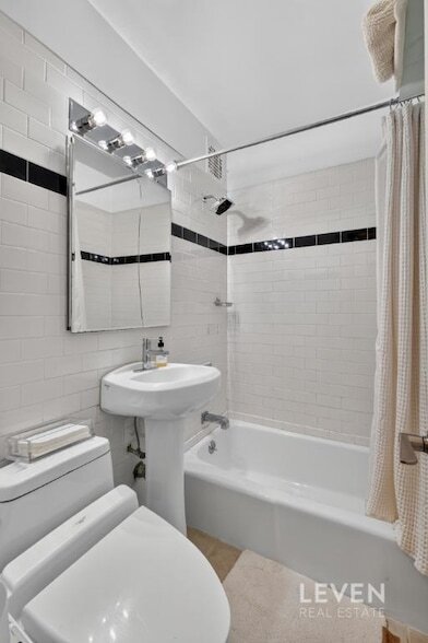 Photo - 220 W 15th St Unit 2A