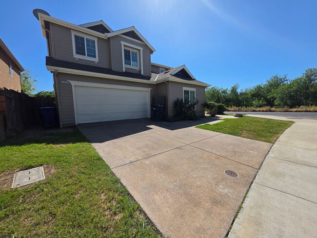 Photo - 3 bedroom with an extra office/den space in Modesto!