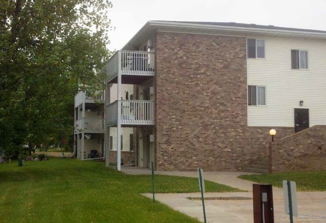 Woodcrest Apartments - Woodcrest Apartments