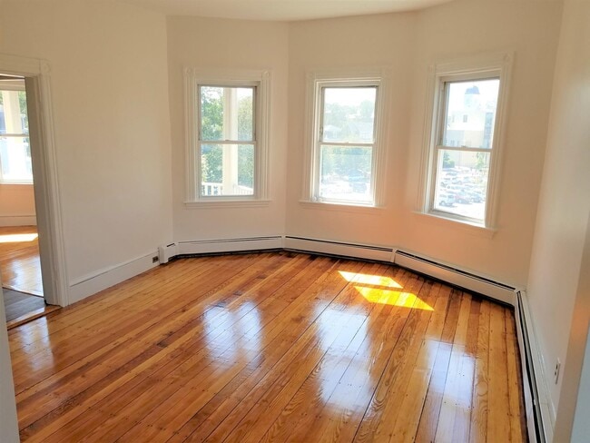 Building Photo - 789 Somerville Ave Unit 2