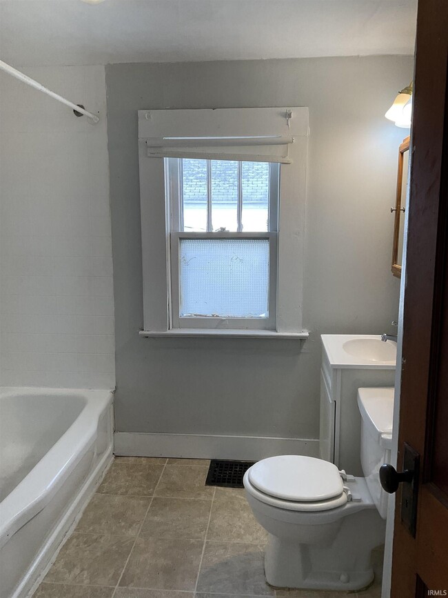 Photo - 1829 Hale Ave